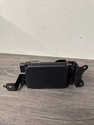 L462 DISCOVERY 5 FRONT ACC CRUISE CONTROL ADAPTIVE RADAR RADAR HPLA-9G768-AF - Image 1 of 3