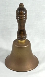 VINTAGE MESSING GLOCKE 6 ZOLL ANTIK HOLZGRIFF SCHULGLOCKE - Bild 1 von 6