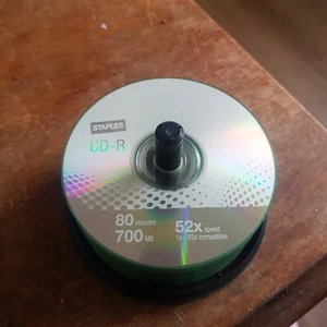40 x Staples 700MB CD-R - Zdjęcie 1 z 1