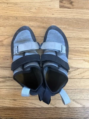 Black Diamond Youth Climbing Shoes Size 8 - Image 1 of 4