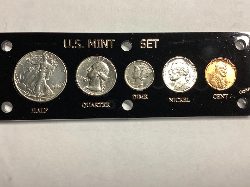 ***SUPER SALE***1942 “WAR YEAR” Mint Set - in Capital Plastics Display  - Nice - Image 1 of 4