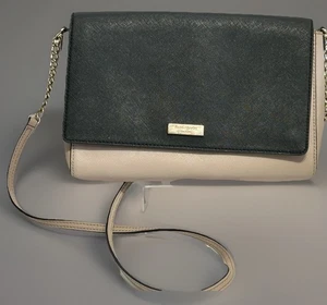 Bolso bandolera/cartera de mano Kate Spade de cuero beige y negro con solapa a presión - Imagen 1 de 13