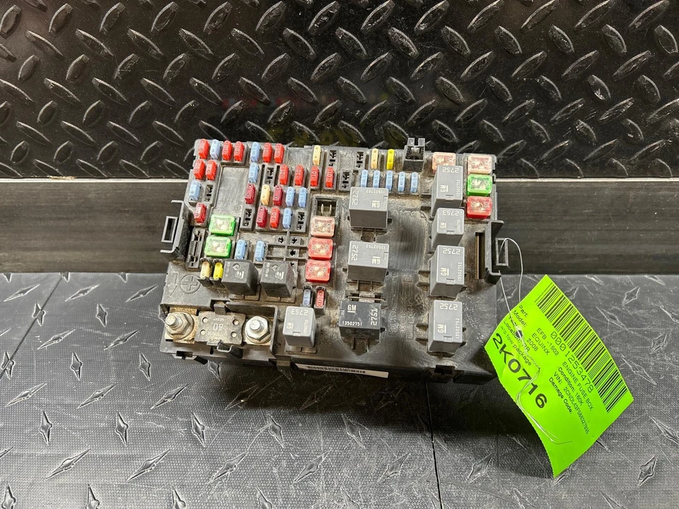 07-09 Equinox Engine Fuse Box 3.4L AT AWD 25886116 Foto 1 de 3