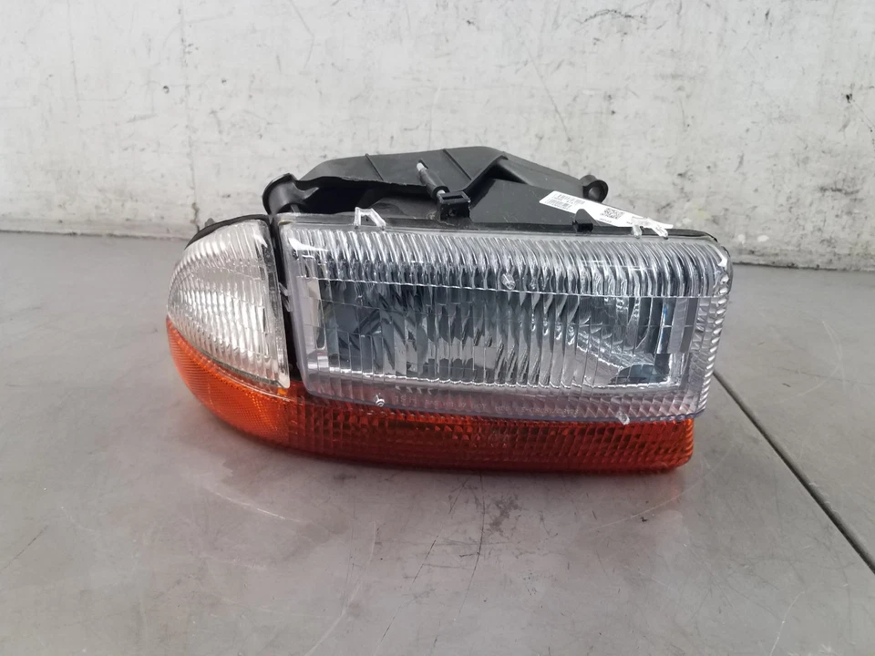 Dodge Dakota R/T 2002 conjunto de luces de cabeza derecha #8751 L1 Foto 1 de 4