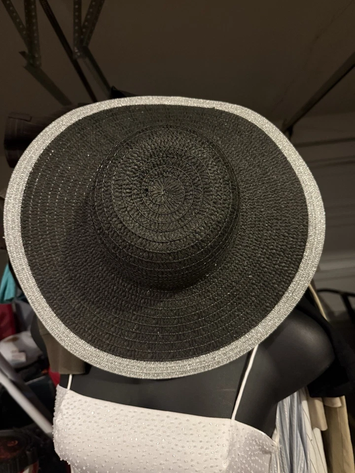 Ala ancha para mujer Foto 1 de 2