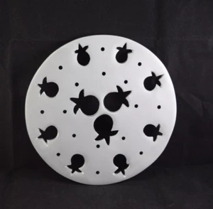 Sottopiumino nuovo con scatola Yair Emanuel alluminio argento melograno MHP-5 firmato 8" - Foto 1 di 7