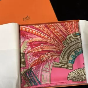 HERMES Carre 90 Rosa Carnaval Seda Bufanda 100% de JAPÓN Envío Gratis - Imagen 1 de 5