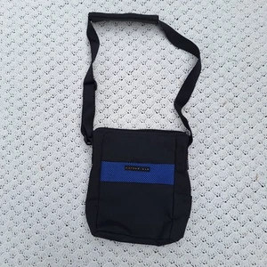 Waterfield Designs VertiGo Messenger Crossbody Umhängetasche Schwarz Blau - Bild 1 von 6