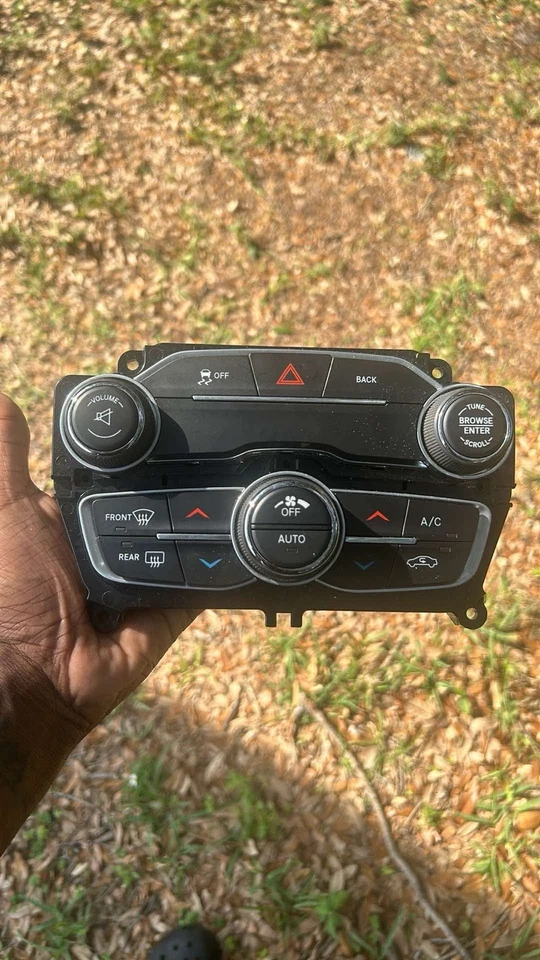 Chrysler 300 2015-2016 control de temperatura clima aire acondicionado calefacción climatización Foto 1 de 1