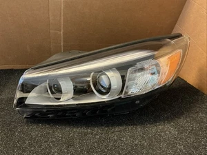 Faro halógeno lateral izquierdo TYC para Kia Sorento con barra de luz LED P.L. 2016-2018 - Imagen 1 de 6