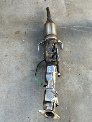 2012 To 2017 Toyota Prius V OEM Genuine Catalytic Converter Exhaust - Image 1 of 4