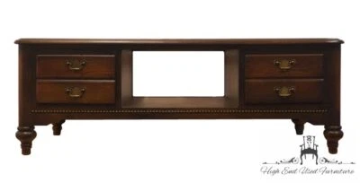 Mesa de centro francesa campestre roble macizo 54" con acento de vidrio P... Foto 1 de 4