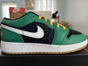 Nike Air Jordan 1 Low SE GS Christmas DQ8421 300 Size 5.5Y /Women's 7 - Picture 1 of 16