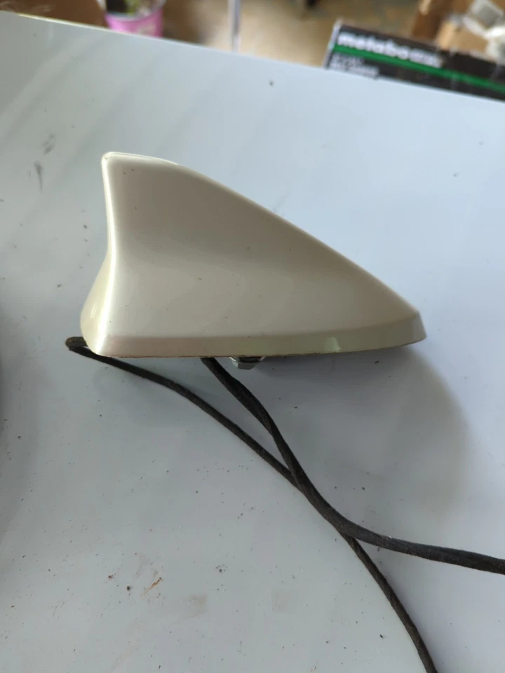 2009-2015 CADILLAC CTS-V SEDAN 6.2L LSA OEM ROOF ANTENNA ASSY #1464 - Image 1 of 4