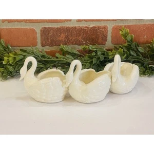 Figura Lenwile Ardalt Artware 3 cisnes de porcelana Japón 10 3/4" con coleccionable - Imagen 1 de 8