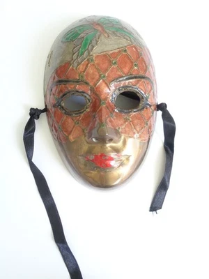 Máscara facial de latón vintage India arte colgante de pared pintado a mano años 80 Foto 1 de 4