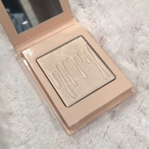 Kylie Cosmetics Kylighter Highlighter in shade *French Vanilla* Brand New - Picture 1 of 1