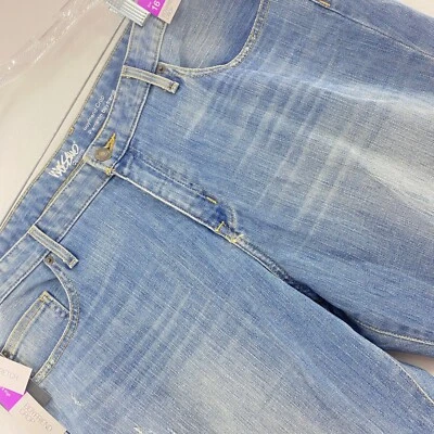 Pantalones de mezclilla Mossimo Boyfriend elásticos cortos desgastados lavado claro dobladillo crudo 16 Foto 1 de 4