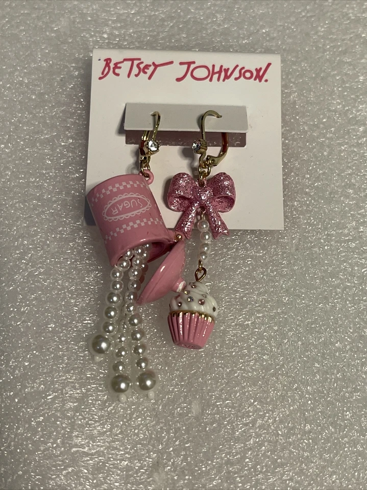 Pendientes Betsey Johnson Panadería Arco de Azúcar Ans Cupcake Nuevos con Etiquetas Raros  Foto 1 de 1