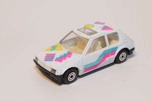 B95 1:64 3 INCH 3INCH MC TOY MCTOY EDOCAR PEUGEOT 205 GTI WHITE NMINT COND. - Foto 1 di 8