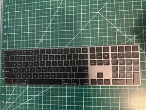 Apple A1843 Wireless Rechargeable Bluetooth Magic Keyboard - Picture 1 of 2