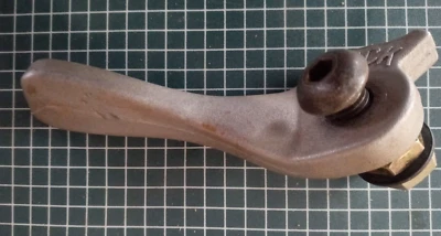 Sierra de mesa Makita 2708 OEM palanca inclinable bloqueo de inclinación con tuercas de banda de rodadura LH Foto 1 de 4