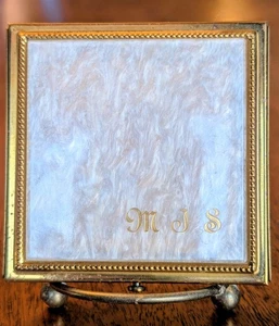  Dorset Fifth Avenue Powder Compact. Faux Mother Of Pearl. Monogrammed "MJS" - Foto 1 di 13