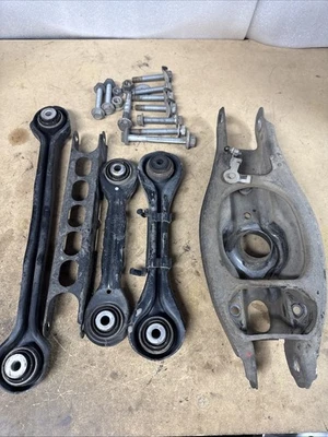 JUEGO BRAZO CONTROL PASAJERO TRASERO DERECHO BMW E82 E90 E91 E92 128 135I 325I 328I 335I Foto 1 de 4