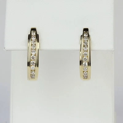 Bonitos aretes tipo argolla ovalados medianos de diamantes de oro amarillo de 14k para mujer Foto 1 de 2