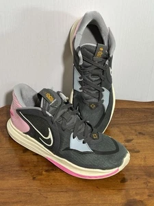 Nike Air Kyrie 5 Low Herren 8,5 Damen 10,5 Grau Coconut Milk Pink (DJ6012-005) - Bild 1 von 16