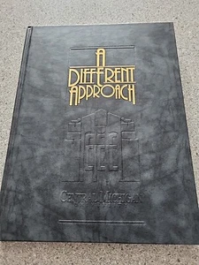 Anuario 1992 Universidad Central Michigan Mt. Pleasant A Different Approach - Imagen 1 de 12