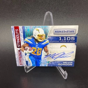 2018 Rookies & Stars Statistical Standouts Signatures #'d/49 Melvin Gordon Auto - Imagen 1 de 3