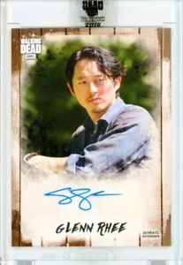 2018 Topps Walking Dead Signature Serie STEVEN YEUN als GLENN RHEE AUTO 11/48 - Bild 1 von 2