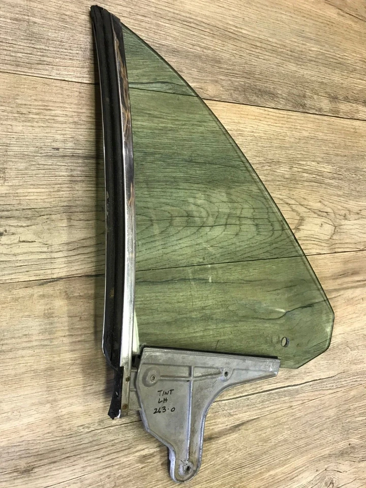 1970 DODGE CHALLENGER E BODY MOPAR LH FACTORY TINT 1/4 GLASS DATED: 263-0 - Изображение 1 из 3