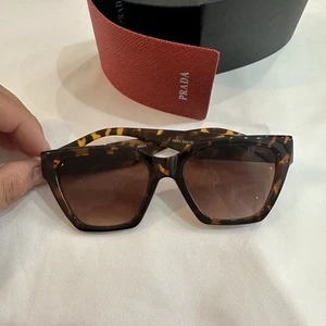 Prada 8993 Tortoiseshell Cat-Eye Sunglasses Brown Women’s - Picture 1 of 6