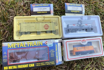 MODEL POWER  HO SCALE DDT PLYMOUTH INDUSTRIAL DIESEL CHESSIE & 3 Rolling Stock - Image 1 of 2