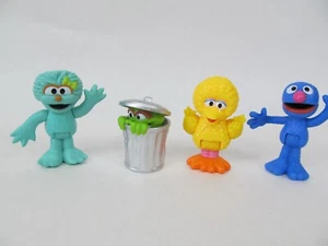 4 Sesame Street Neighborhood Friends Action Figures Grover Oscar Big Bird - Picture 1 of 1