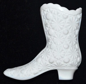 VINTAGE Fenton Glass Boot ~ White Milk Glass ~ Daisy & Button High Top Boot Shoe - Picture 1 of 6