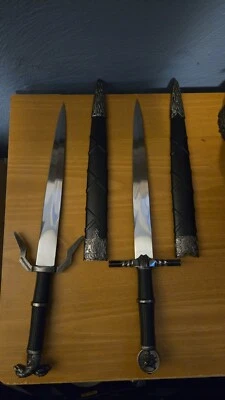 Par de 3 dagas The Witcher - réplica de videojuego plateada y hierro Foto 1 de 2