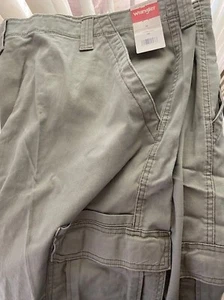 Pantalones cortos de carga de sarga premium para hombre Wrangler Authentics talla 54 - Imagen 1 de 2