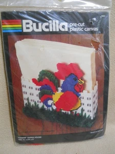 Vintage BUCILLA Hahn Kunststoff Leinwand Serviettenhalter Kit/USA/NEU - Bild 1 von 6
