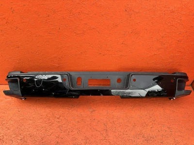 Parachoques trasero Chevrolet Silverado GMC Sierra 1500 2014-2018 OEM 84077974 Foto 1 de 4