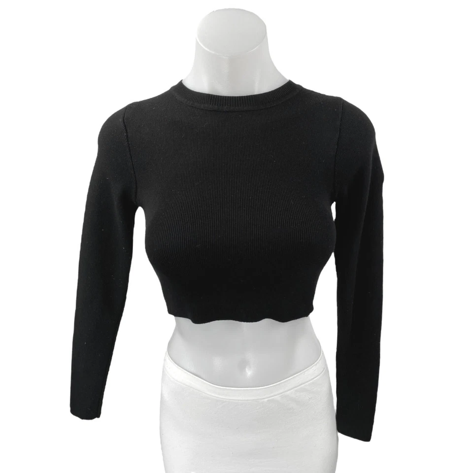 Suéter corto tejido acanalado cuello redondo manga larga negro talla S de Zara para mujer Foto 1 de 4