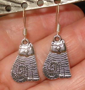 1 1/4" Drop Dangle Silver Plate Striped Cat Earrings - Picture 1 of 3