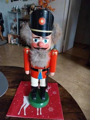 Erzgebirge Nussknacker Wachsoldat Husar rot VERO Seiffen 34 cm Expertic  - Bild 1 von 4