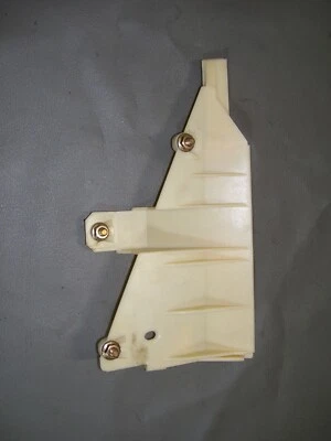 BMW 528i 2000 - maletero relé de fusibles trasero caja de conexiones soporte de montaje OEM 8371884 Foto 1 de 4