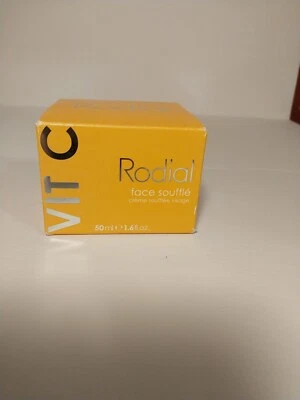 Crema SOUFFLE FACIAL de vitamina C Rodial 1,6 FL OZ ILUMINA y desvanece las manchas oscuras Foto 1 de 4