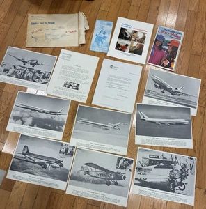 UAL The friend ship United's 747 Prospekt Vintage Airline Faltblatt / Papiere - Bild 1 von 13