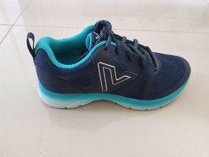 vionic leather sneakers