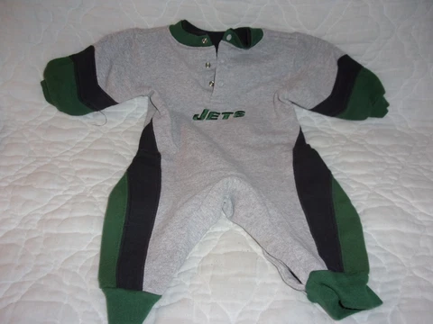 NEW YORK NY JETS NFL FOOTBALL LOGO BABY INFANT ONE PIECE SLEEPER PAJAMAS 12 MOS Cover